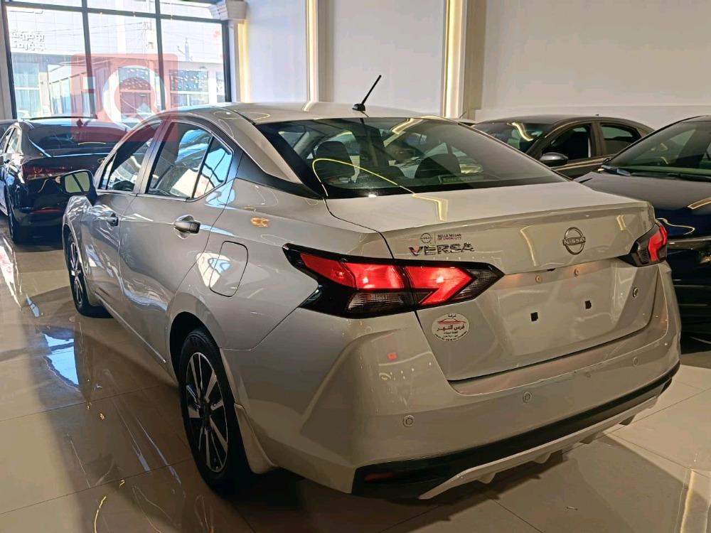 نیسان ڤێرسا